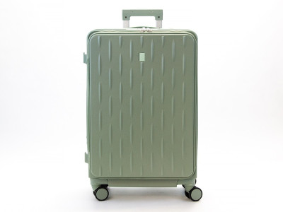 Чемодан пластиковый