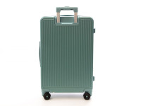 Чемодан пластиковый