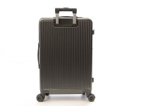 Чемодан пластиковый