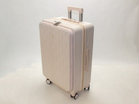 Чемодан пластиковый